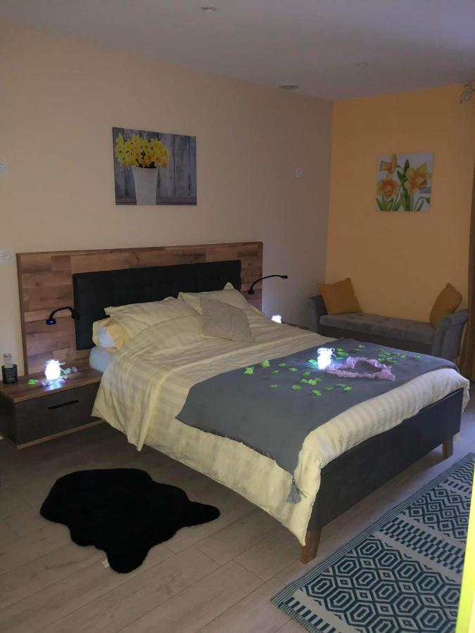 Bed and Breakfast Jonquille Chic La Piccola Venezia Vrécourt Zewnętrze zdjęcie
